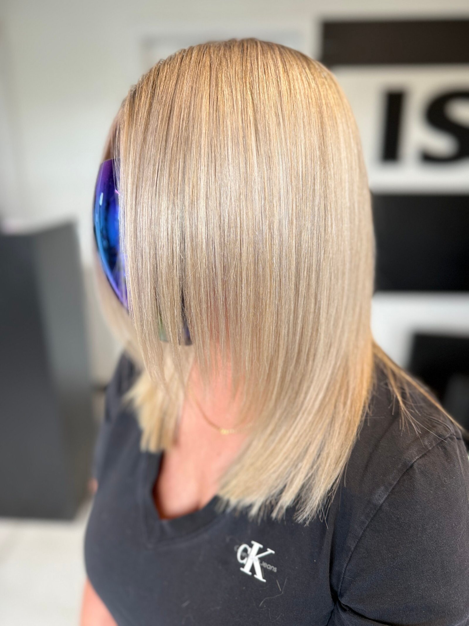 Blond pasemka ISS Studio