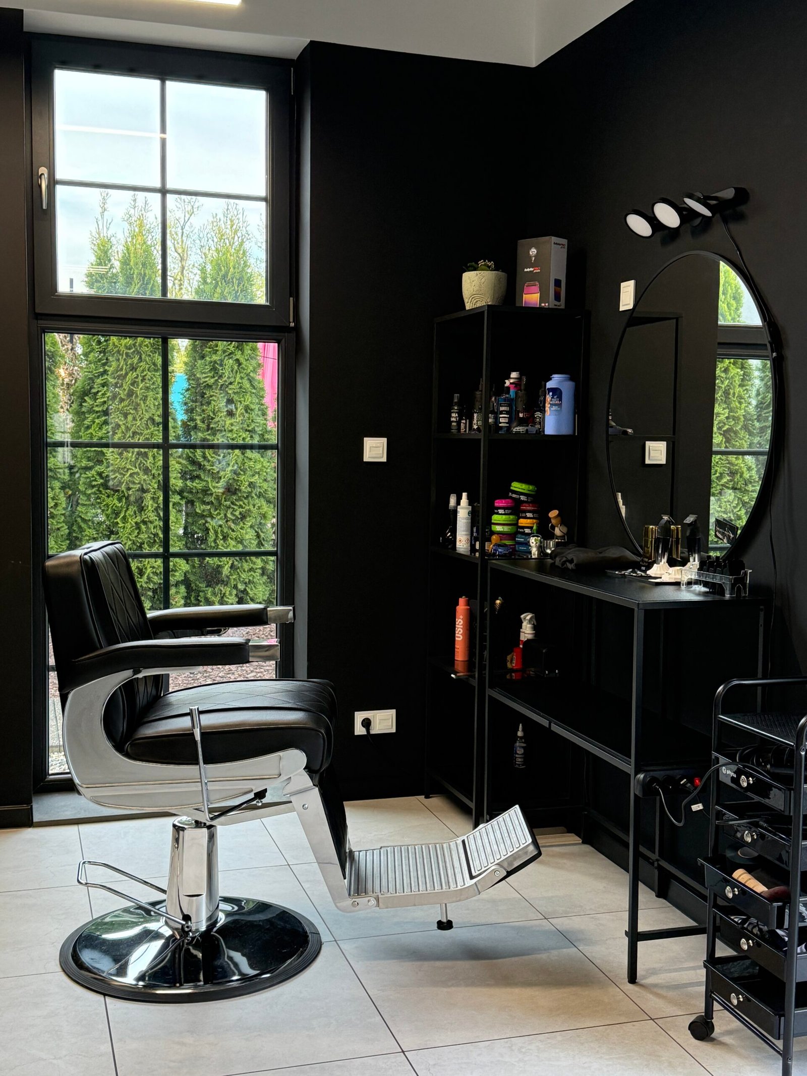 Fryzjer męski Lusówko — strefa barberska ISS Studio